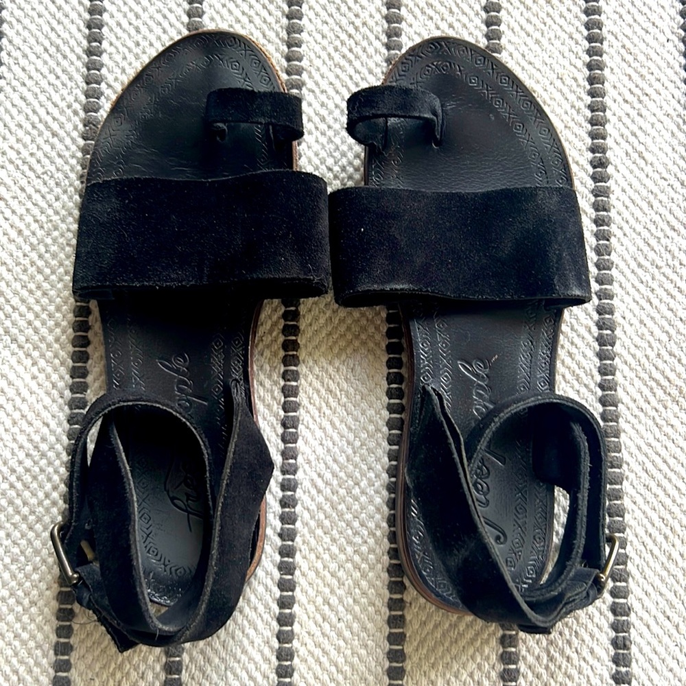 Free People Black Suede/Leather Sandals with Toe Strap
